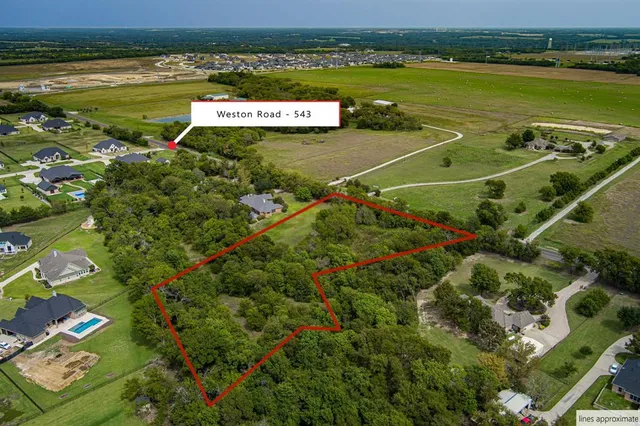 a view of a tennis court