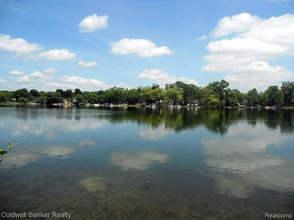 359 Reymont Road Waterford, MI 48327 - Photo 11 of 15 VIEW FROM YOUR ISLAND
