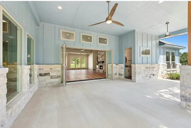 a view of a livingroom with furniture and an entryway