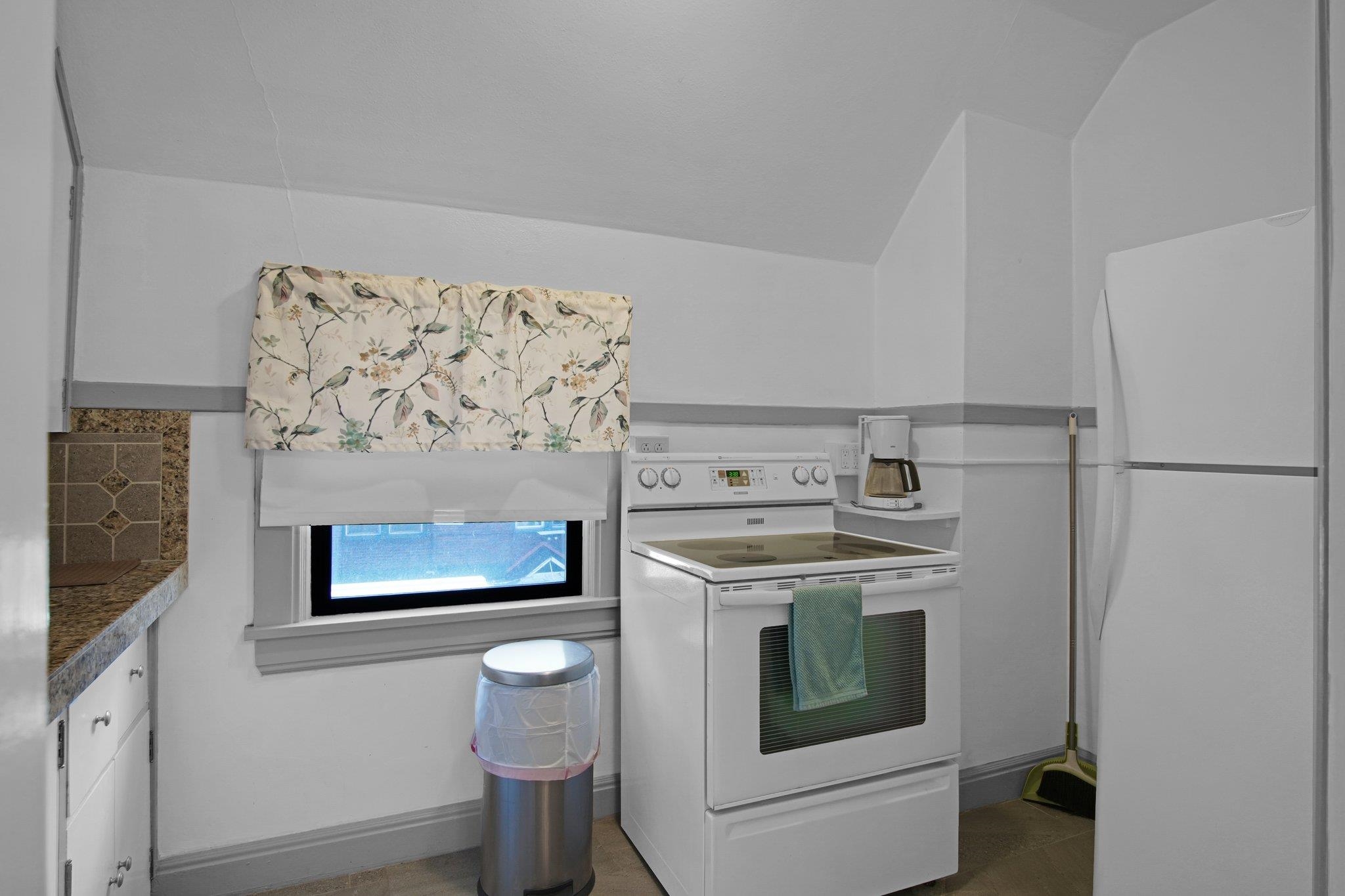 517 South Maple Street Spokane, WA 99204 - Photo 4 of 37