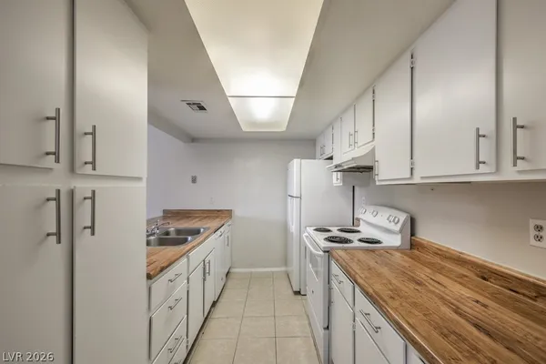 $1,025 | 2981 Country Manor Lane, Unit 122, Las Vegas, NV 89115