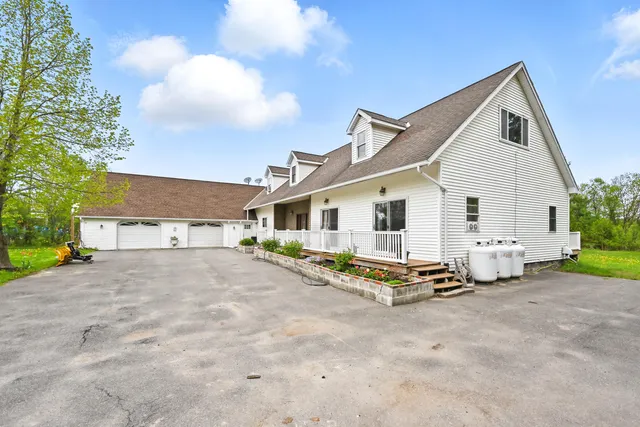 $499,900 | 1691 Bangor Road, Clinton, ME 04927
