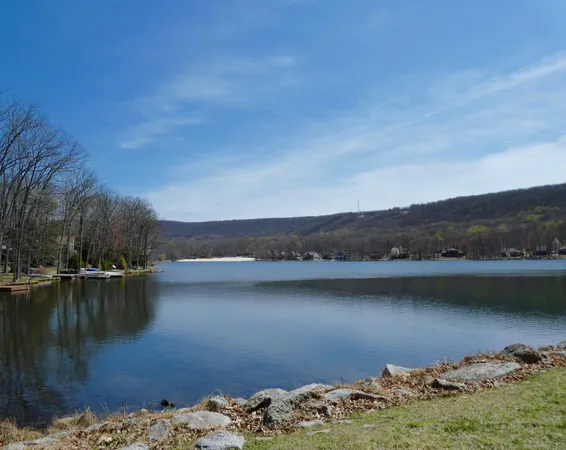 $899,000 | 8 Kickapoo Drive, Hazleton, PA 18202