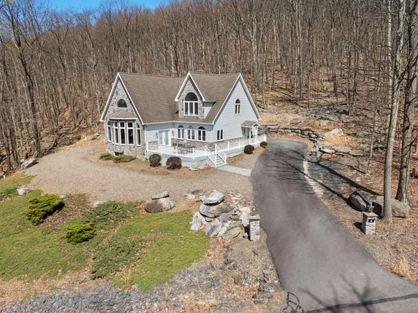 $899,000 | 8 Kickapoo Drive, Hazleton, PA 18202