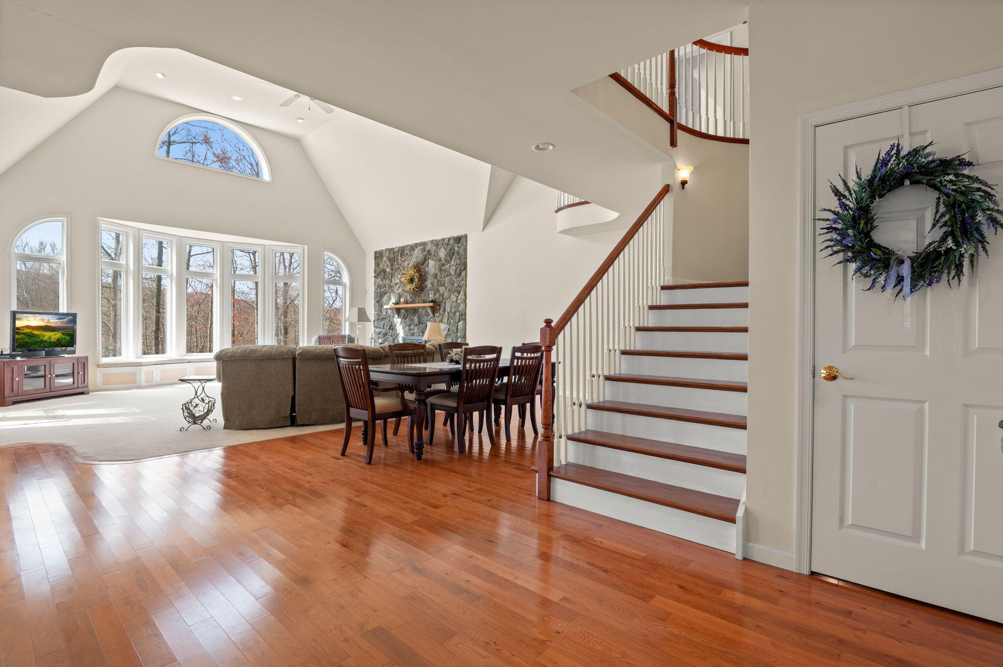 8 Kickapoo Drive Hazleton, PA 18202 - Photo 13 of 121 View showing staircase