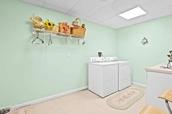 $899,000 | 8 Kickapoo Drive, Hazleton, PA 18202