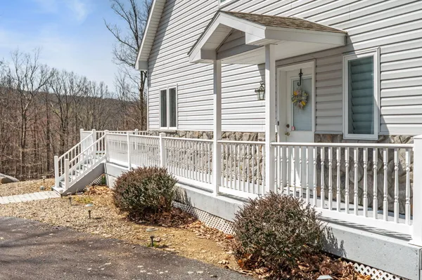 $899,000 | 8 Kickapoo Drive, Hazleton, PA 18202
