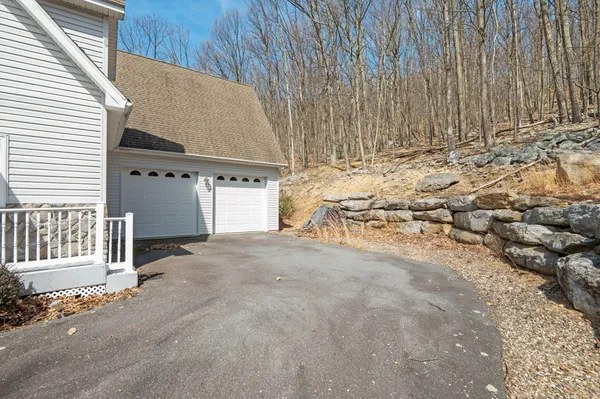 $899,000 | 8 Kickapoo Drive, Hazleton, PA 18202