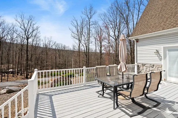 $899,000 | 8 Kickapoo Drive, Hazleton, PA 18202