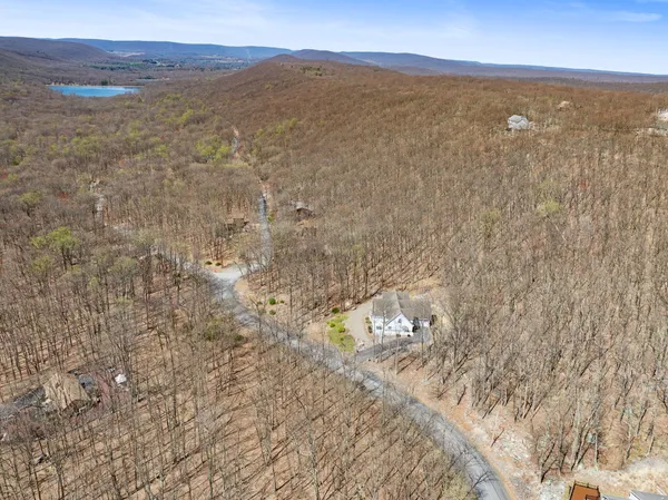 $899,000 | 8 Kickapoo Drive, Hazleton, PA 18202
