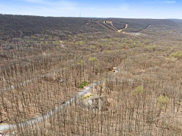 $899,000 | 8 Kickapoo Drive, Hazleton, PA 18202