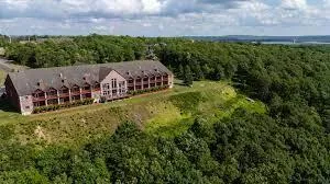 $899,000 | 8 Kickapoo Drive, Hazleton, PA 18202