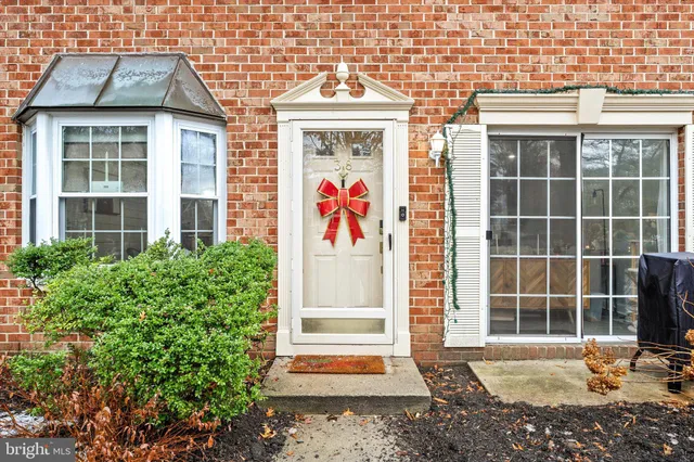 $345,000 | 38 Chambord Court, Hamilton, NJ 08619