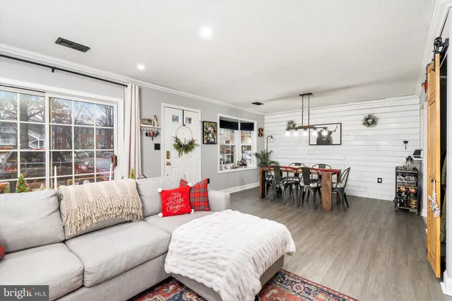 $345,000 | 38 Chambord Court, Hamilton, NJ 08619