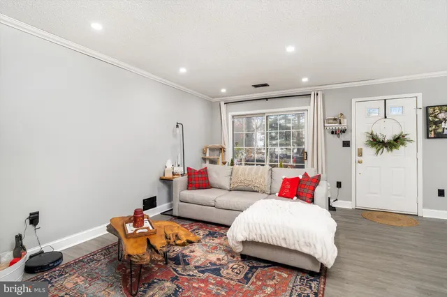 $345,000 | 38 Chambord Court, Hamilton, NJ 08619