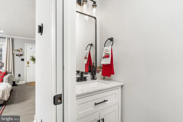 $345,000 | 38 Chambord Court, Hamilton, NJ 08619