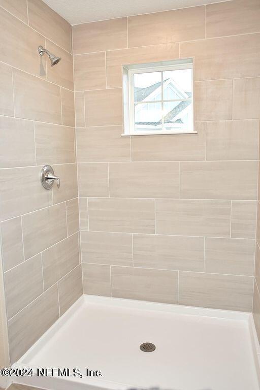 340 Boracay Circle St. Johns, FL 32259 - Photo 23 of 31 a bath tub sitting next to a window