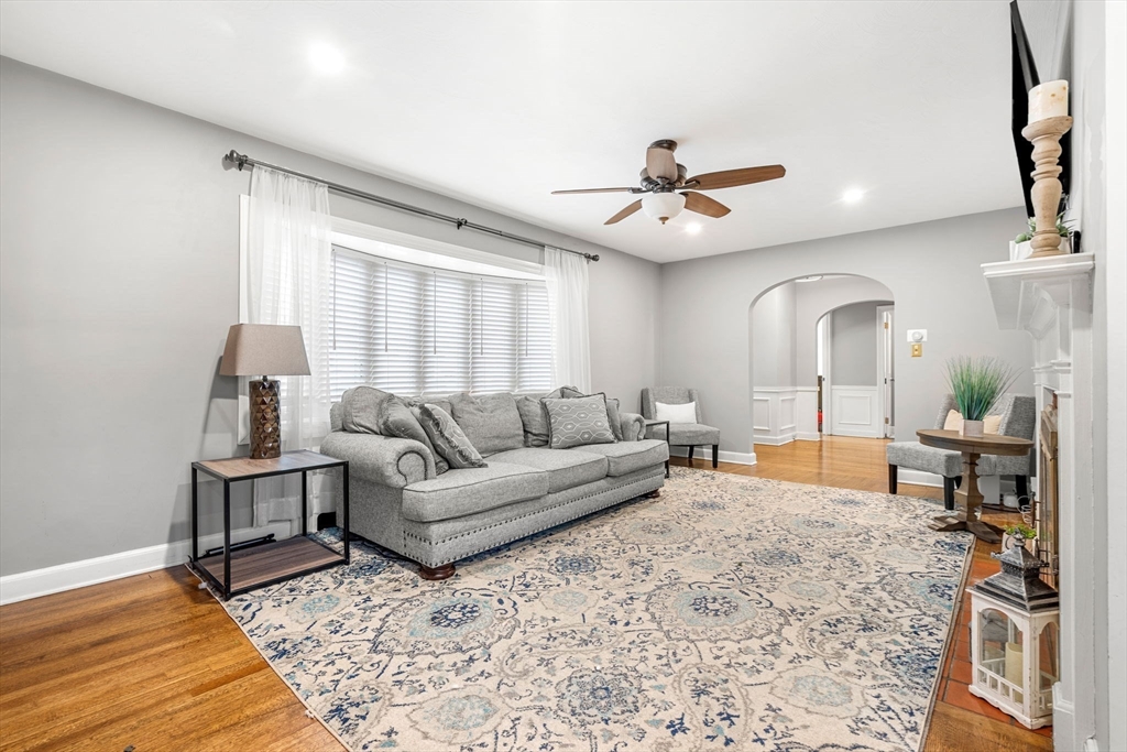 7 Plaza Road Wakefield, MA 01880 - Photo 4 of 24 Gallery Image 4