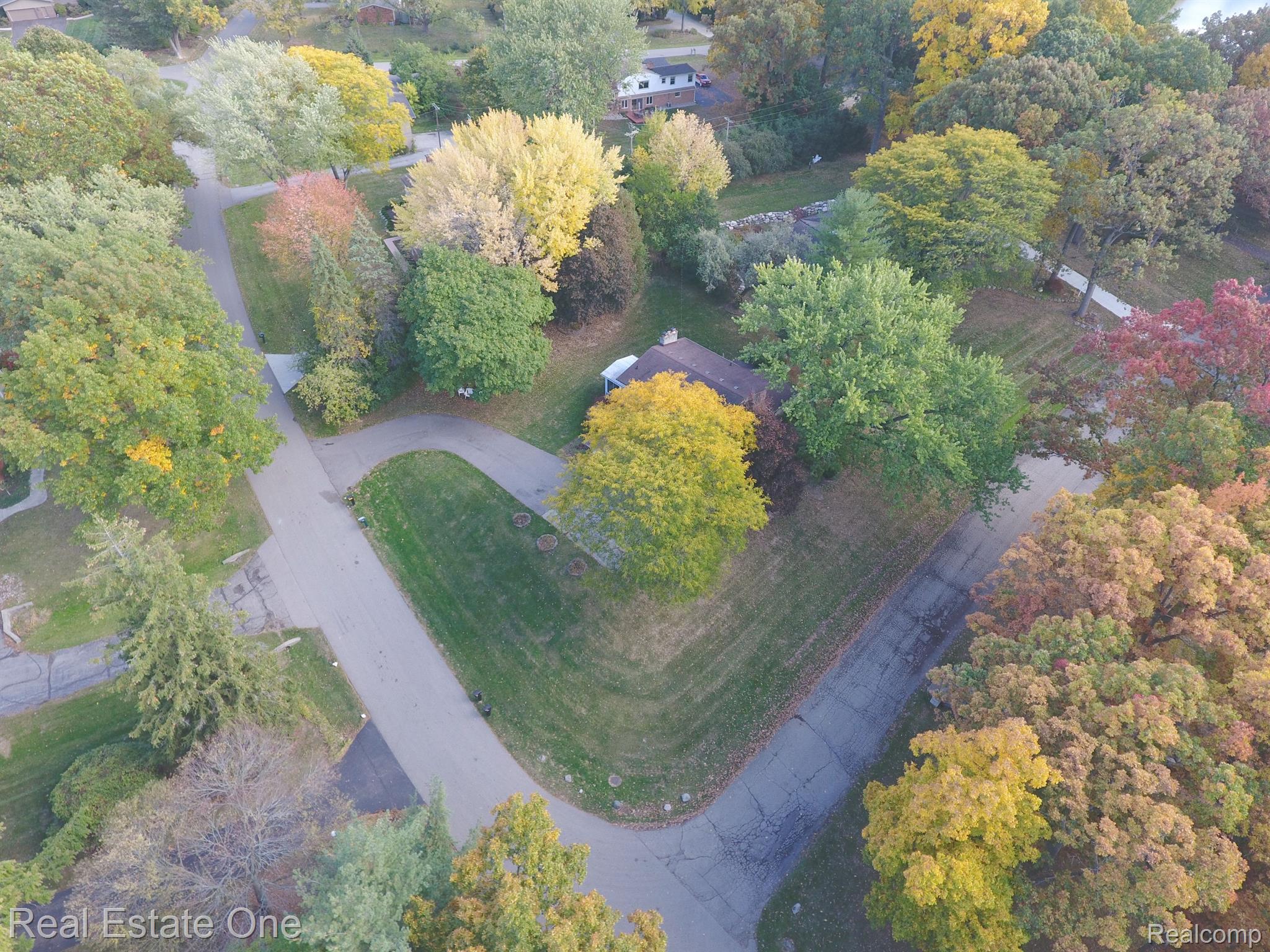 4153 Stoddard Road West Bloomfield, MI 48323 - Photo 4 of 46 Gallery Image 4
