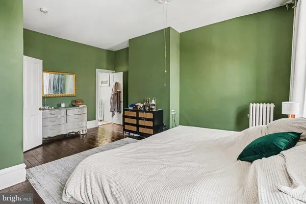 a bedroom with a bed and a dresser in it