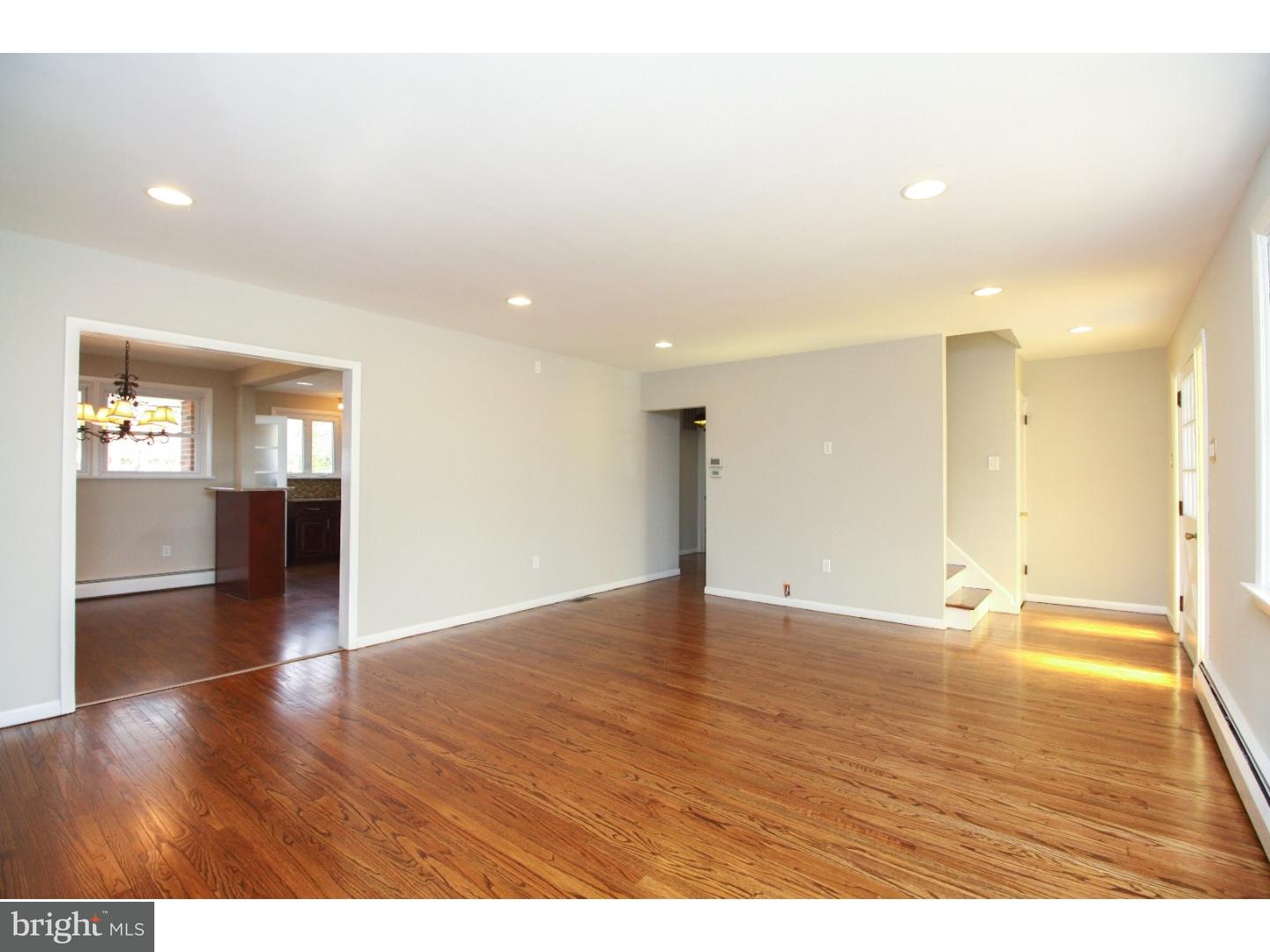 17 Amherst Road Voorhees, NJ 08043 - Photo 4 of 25 Living Room