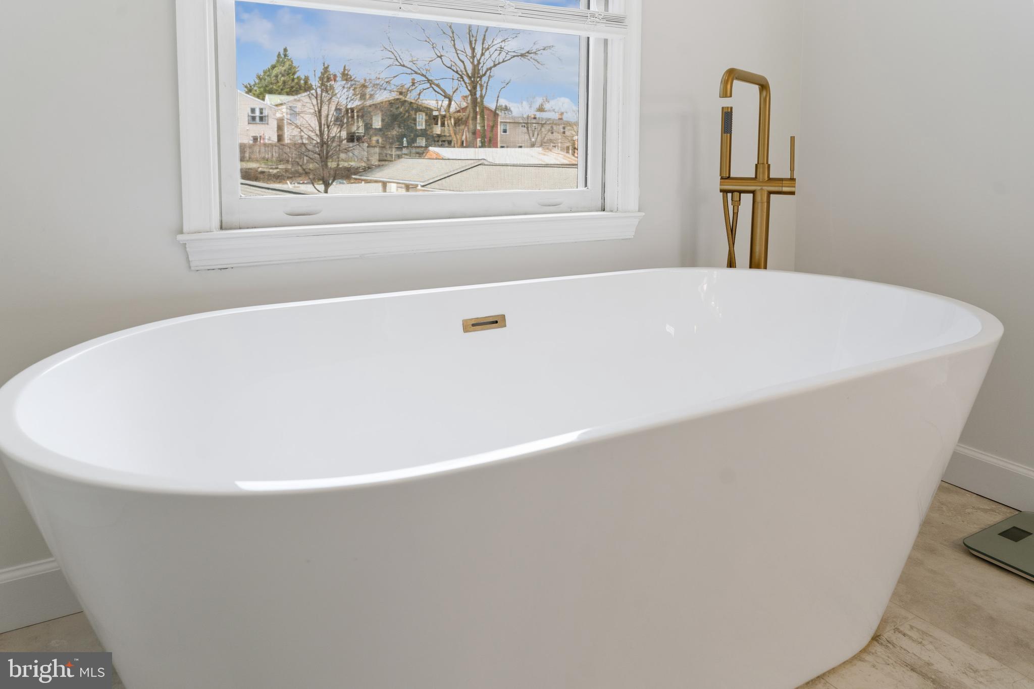 127 South Market Street Frederick, MD 21701 - Photo 20 of 37 Primary Bathroom (upper level)