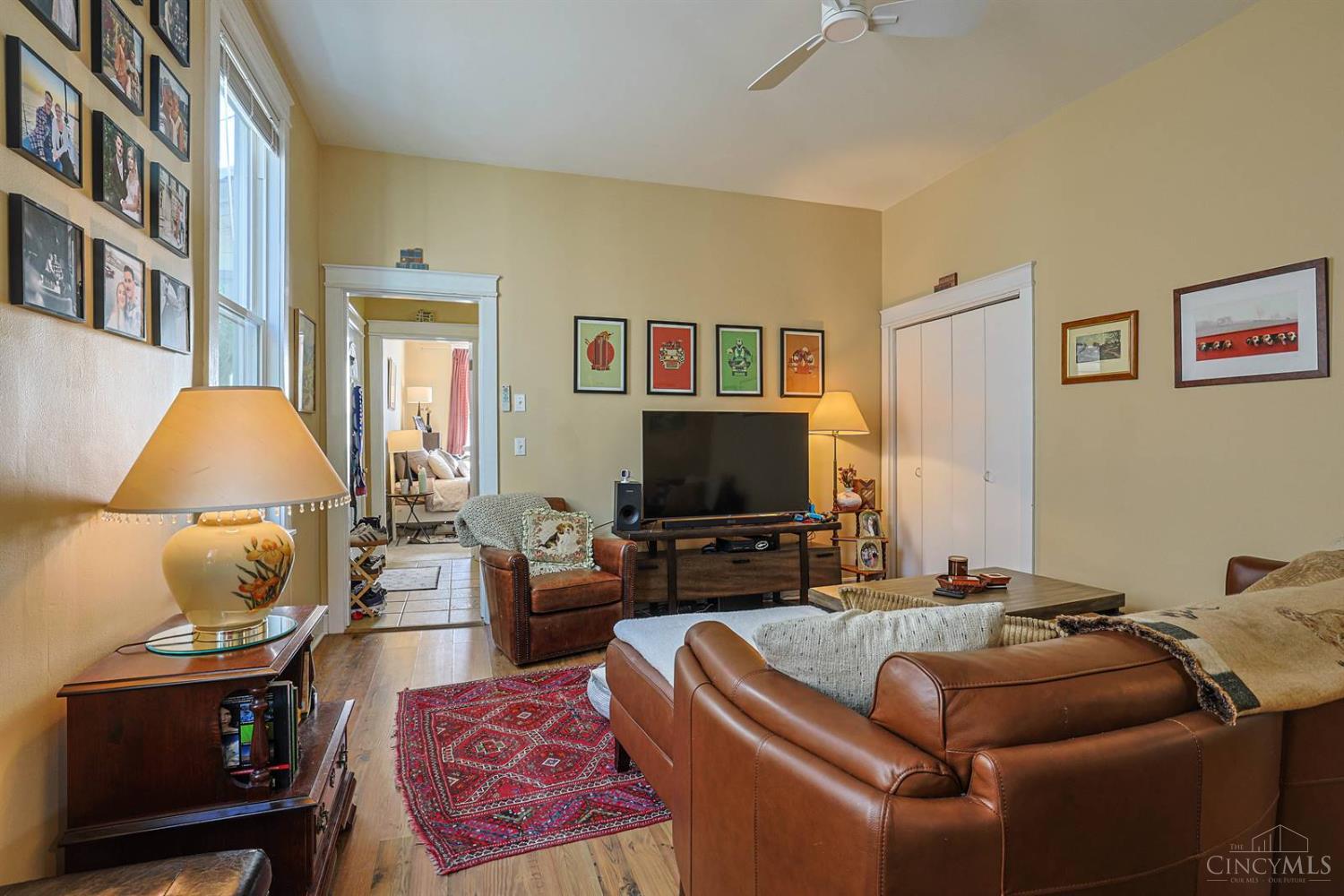 982 Hatch Street Cincinnati, OH 45202 - Photo 5 of 49