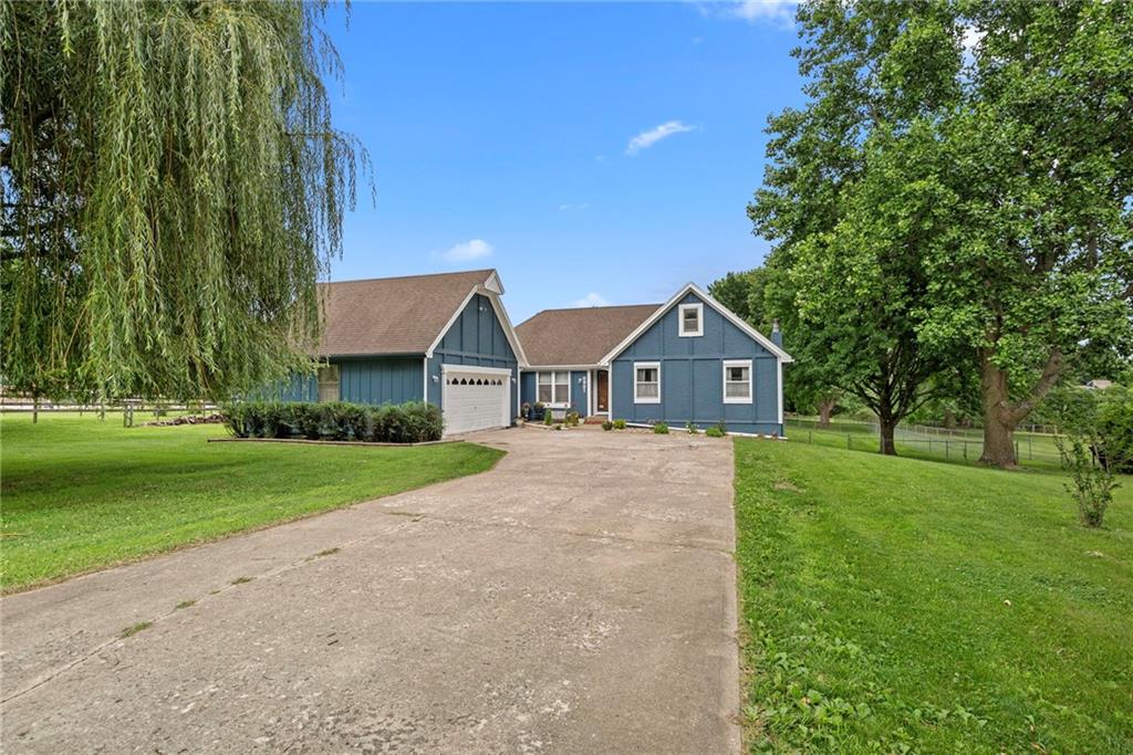 8921 Northeast Boten Road Lee's Summit, MO 64064 - Photo 2 of 50