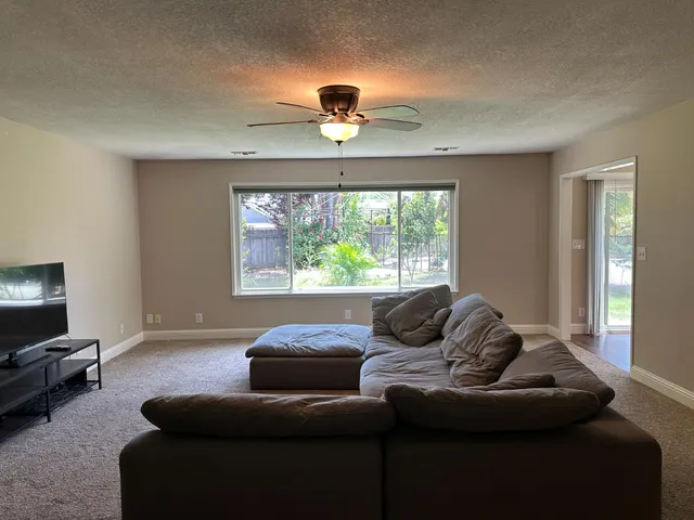 $475,000 | 6284 North Del Mar Avenue, Fresno, CA 93704