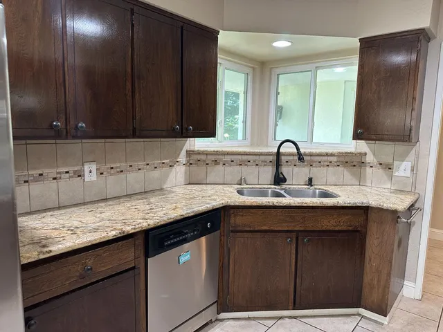 $500,000 | 6284 North Del Mar Avenue, Fresno, CA 93704