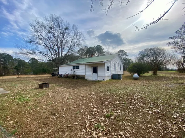 a view of yard with green space
