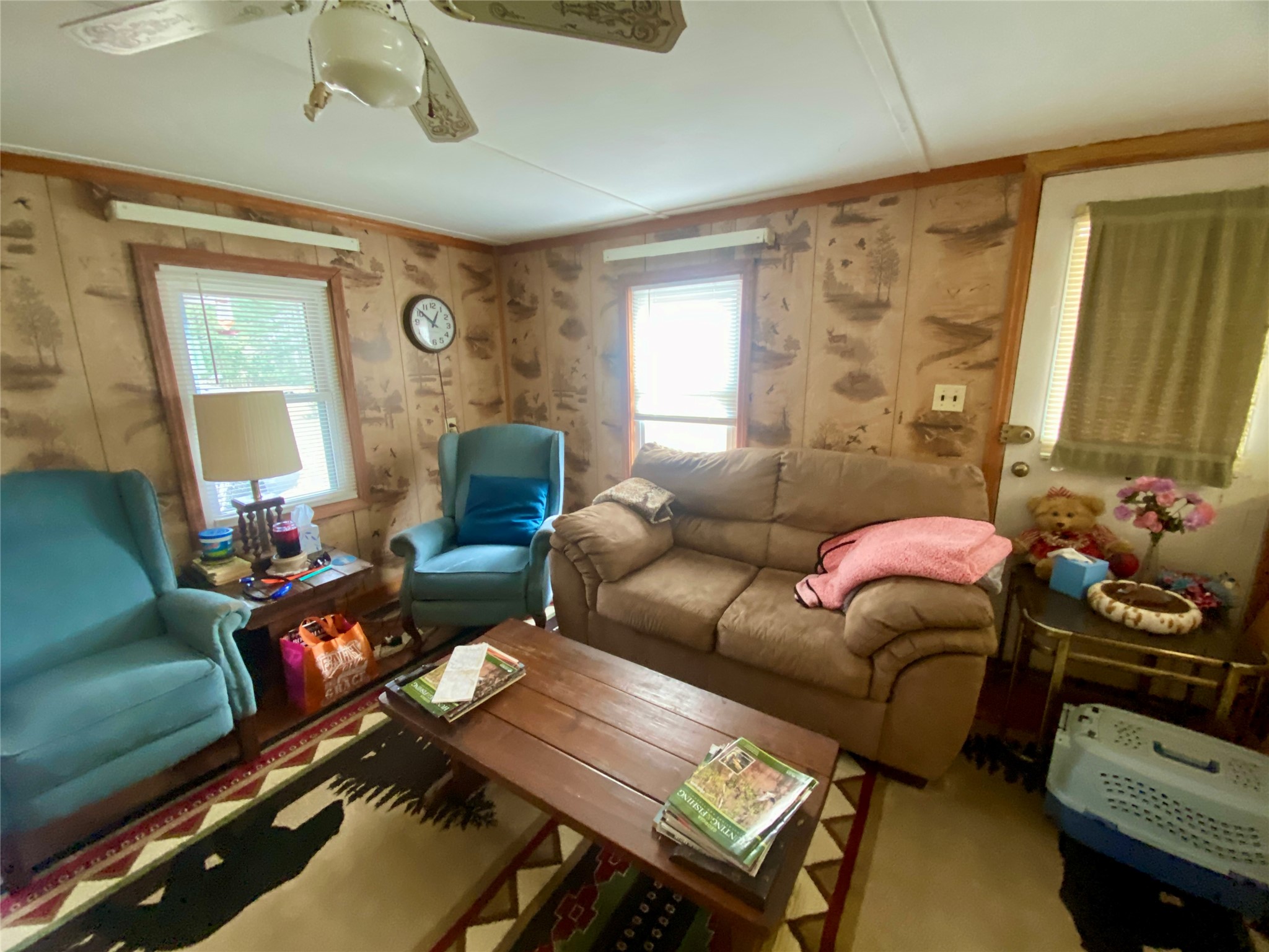 1135 Beaver Dam Road Washington, GA 30673 - Photo 9 of 42 a living room with furniture and a window