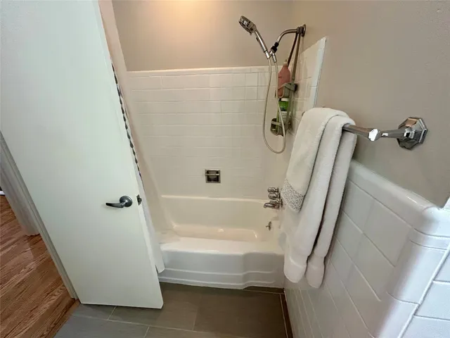 $2,500 | 9914 Larston Street, Houston, TX 77055