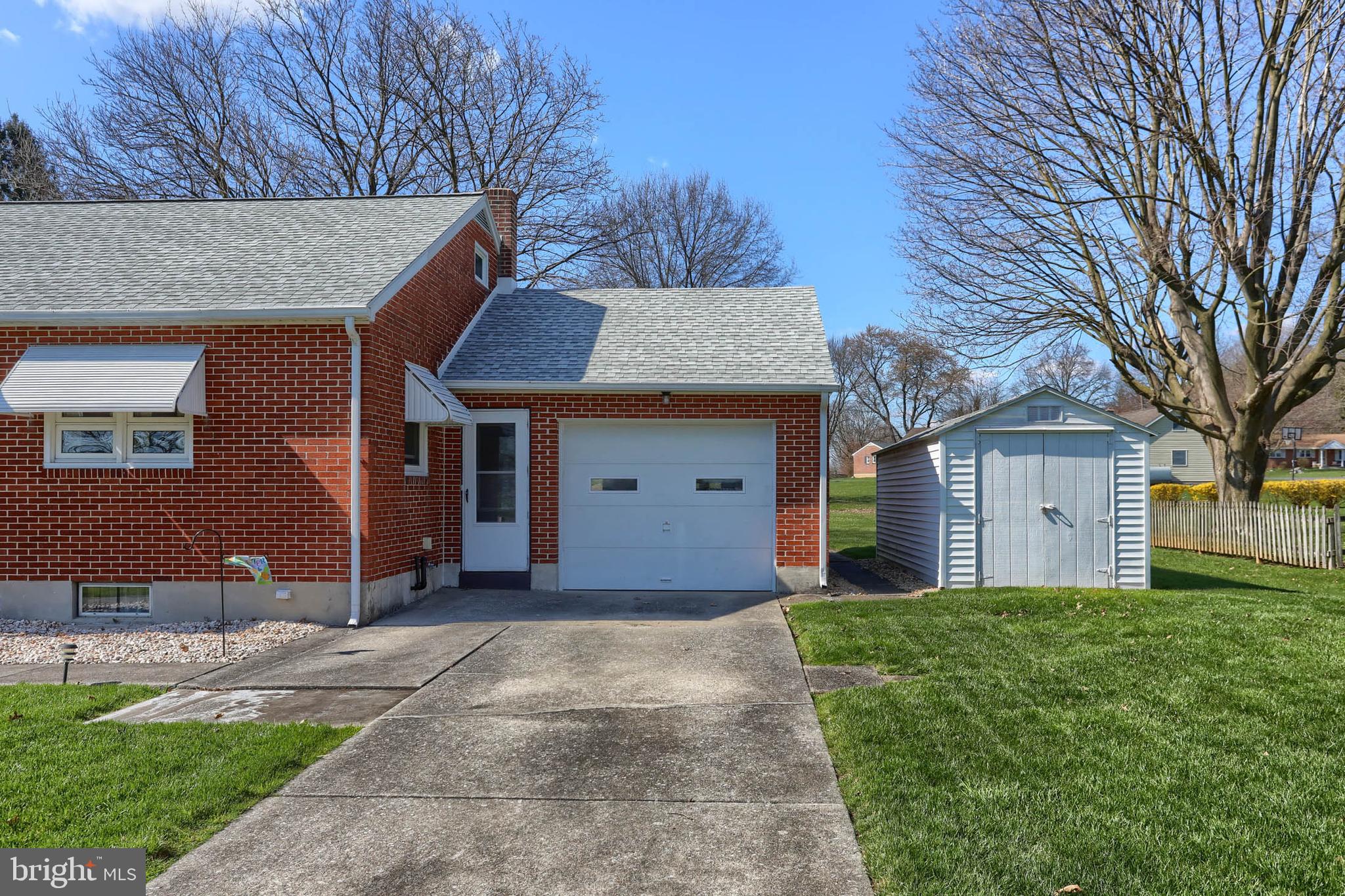 607 East Evergreen Road Lebanon, PA 17042 - Photo 5 of 37 1-car garage and shed