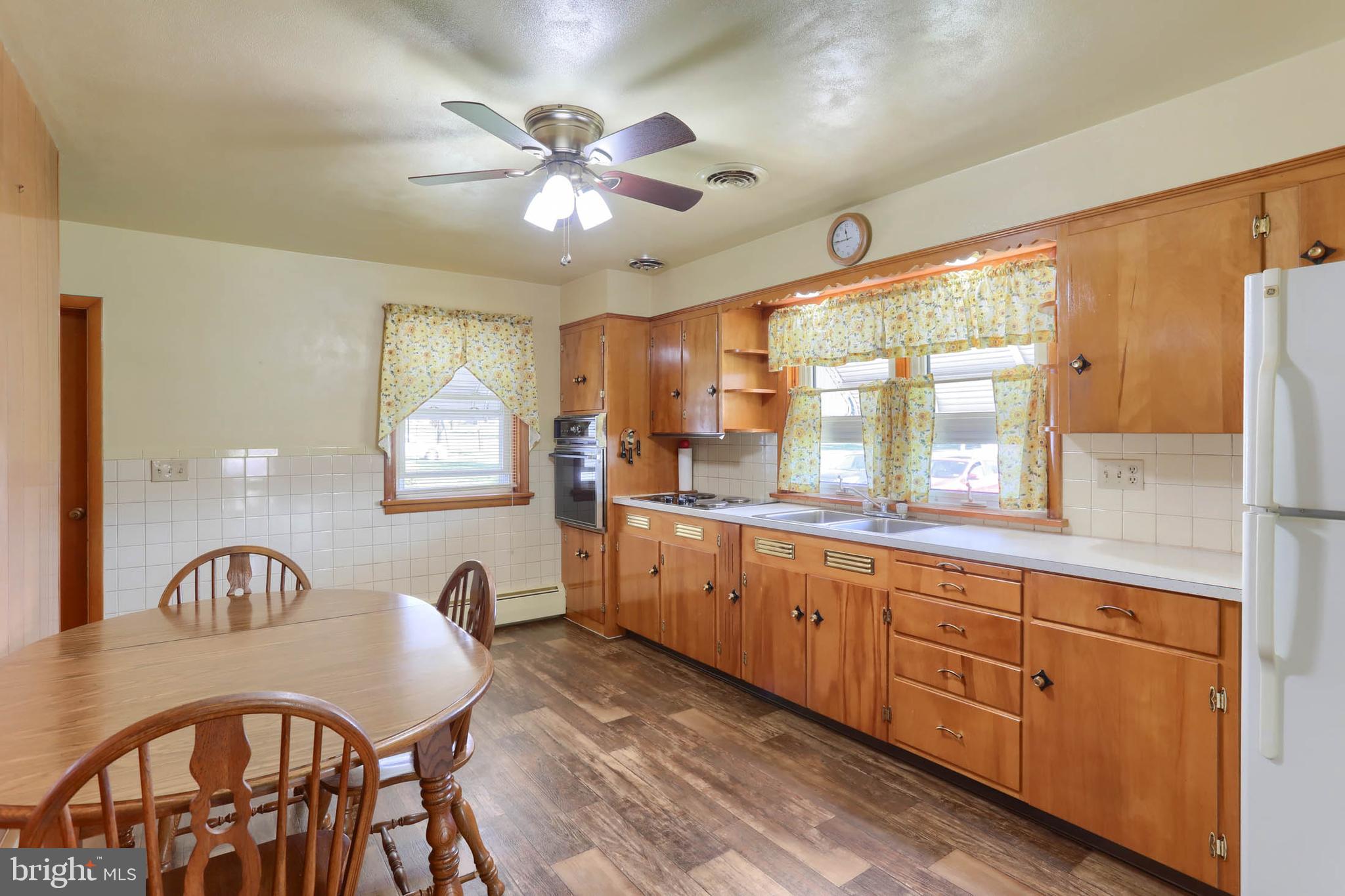 607 East Evergreen Road Lebanon, PA 17042 - Photo 9 of 37 Kitchen w/ space for dining room