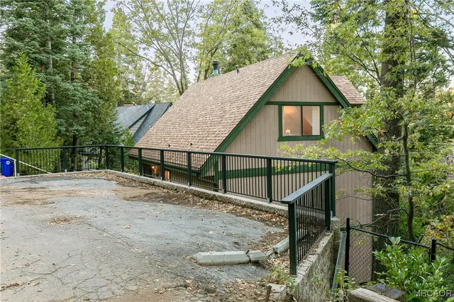 a view of house with backyard and trees