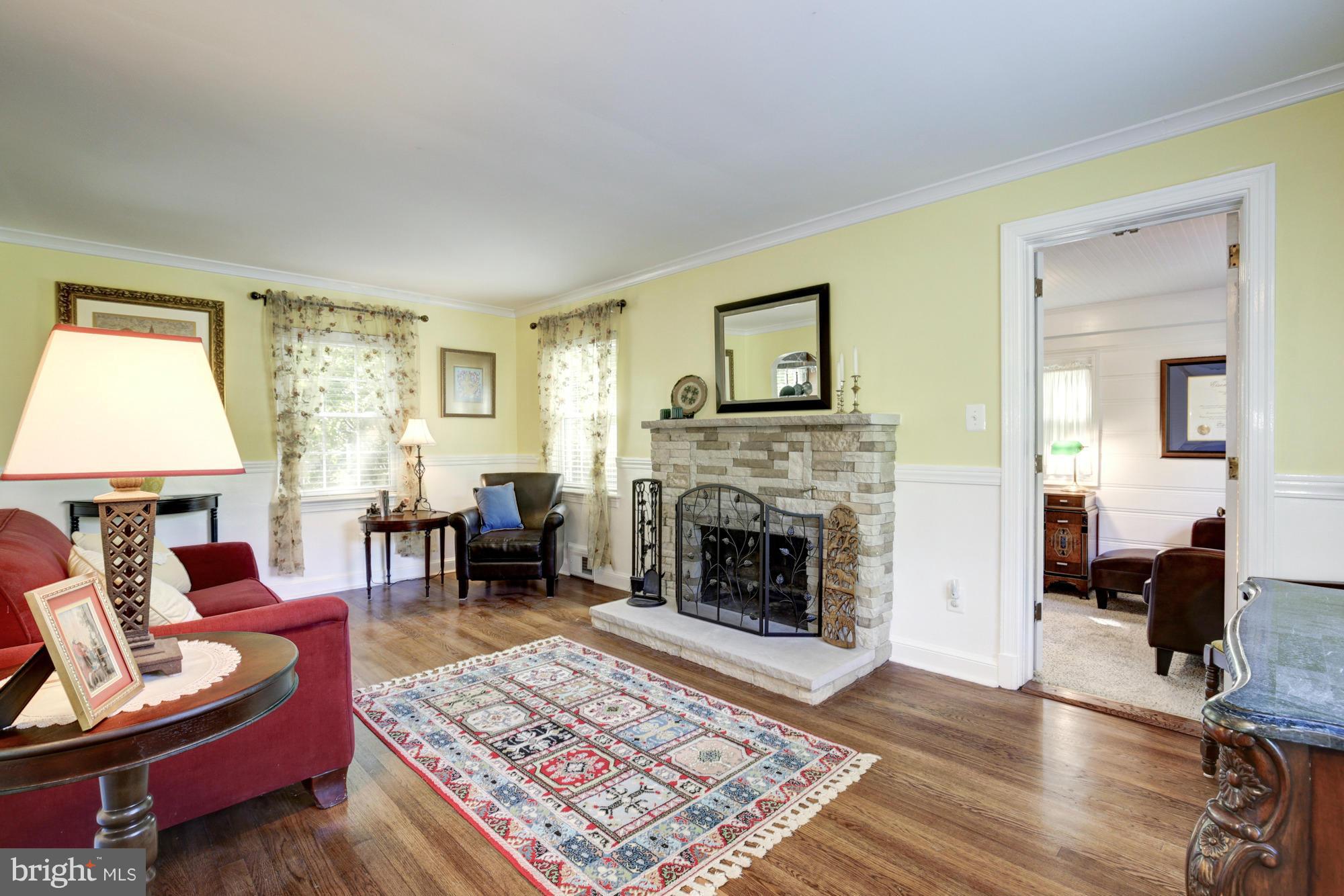 5721 Forest Road Cheverly, MD 20785 - Photo 5 of 30 Living Room