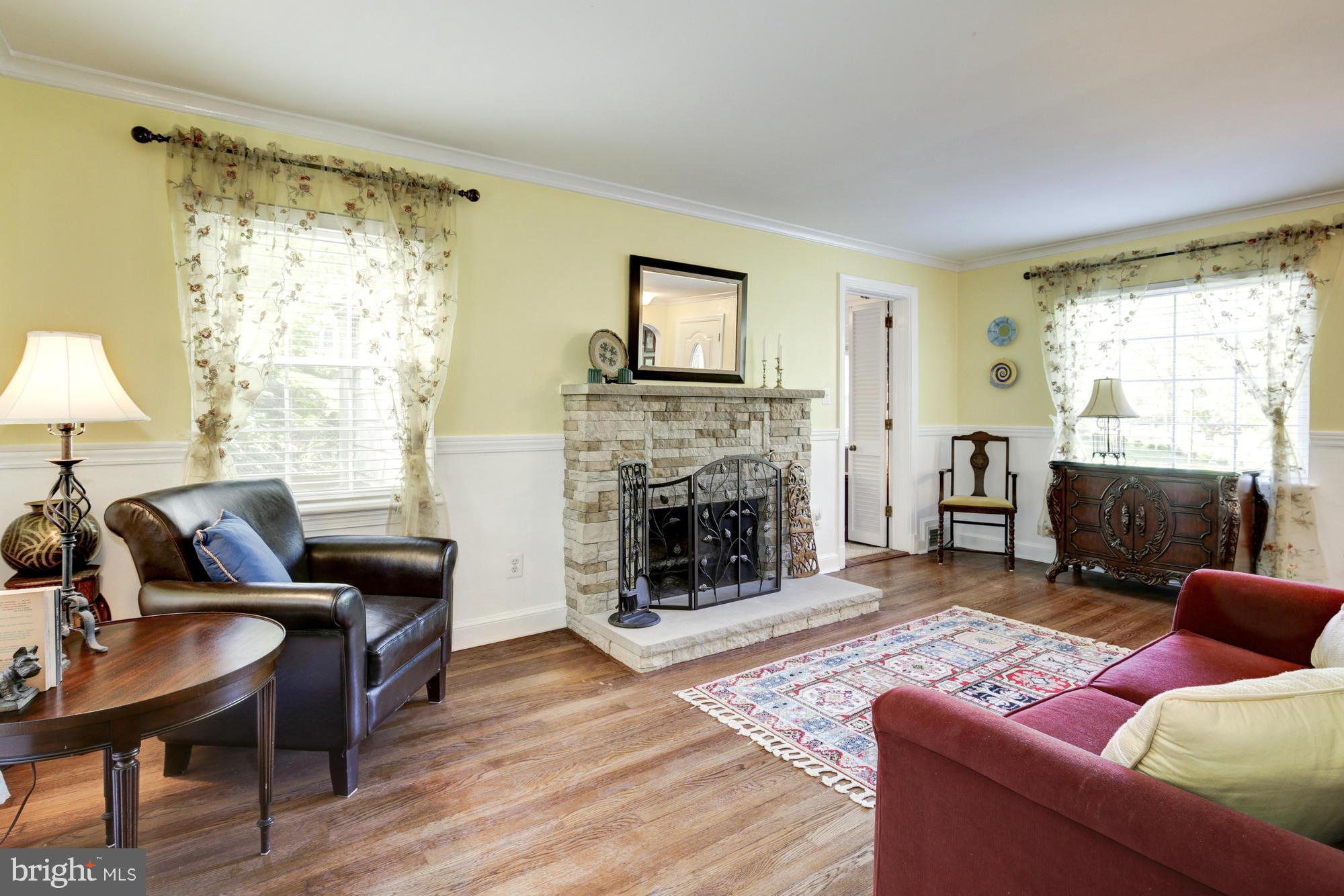 5721 Forest Road Cheverly, MD 20785 - Photo 7 of 30 Living Room