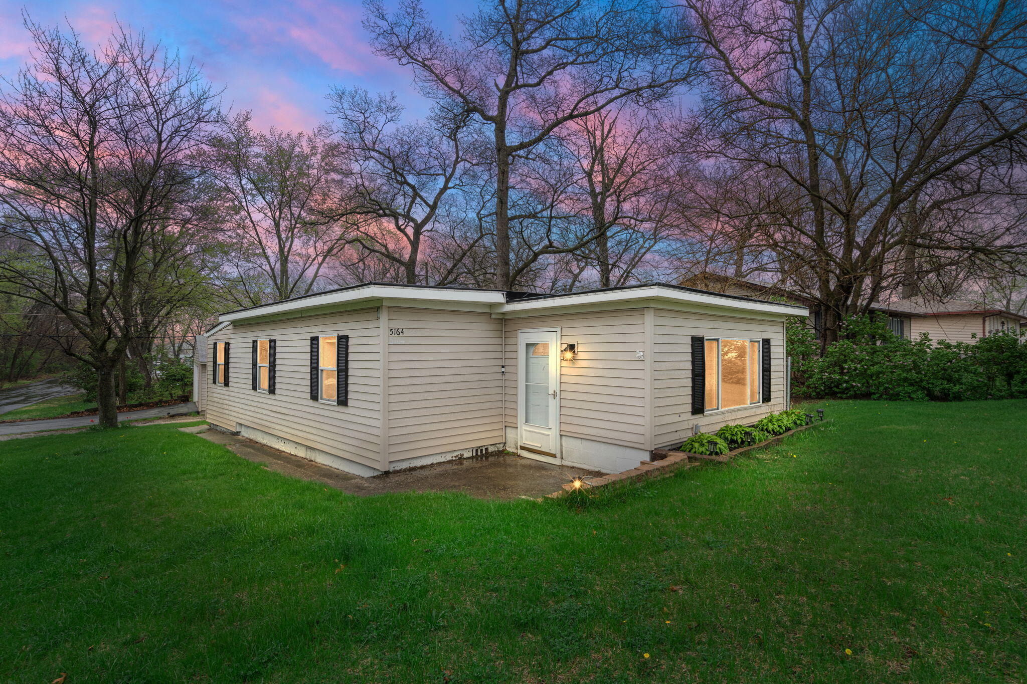 5164 Marquette Road Portage, IN 46368 - Photo 1 of 19 2048x1365