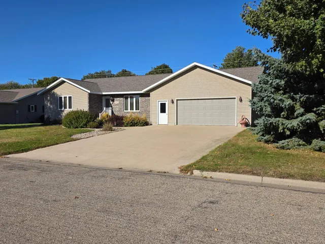$339,900 | 305 Rock River Drive, Edgerton, MN 56128