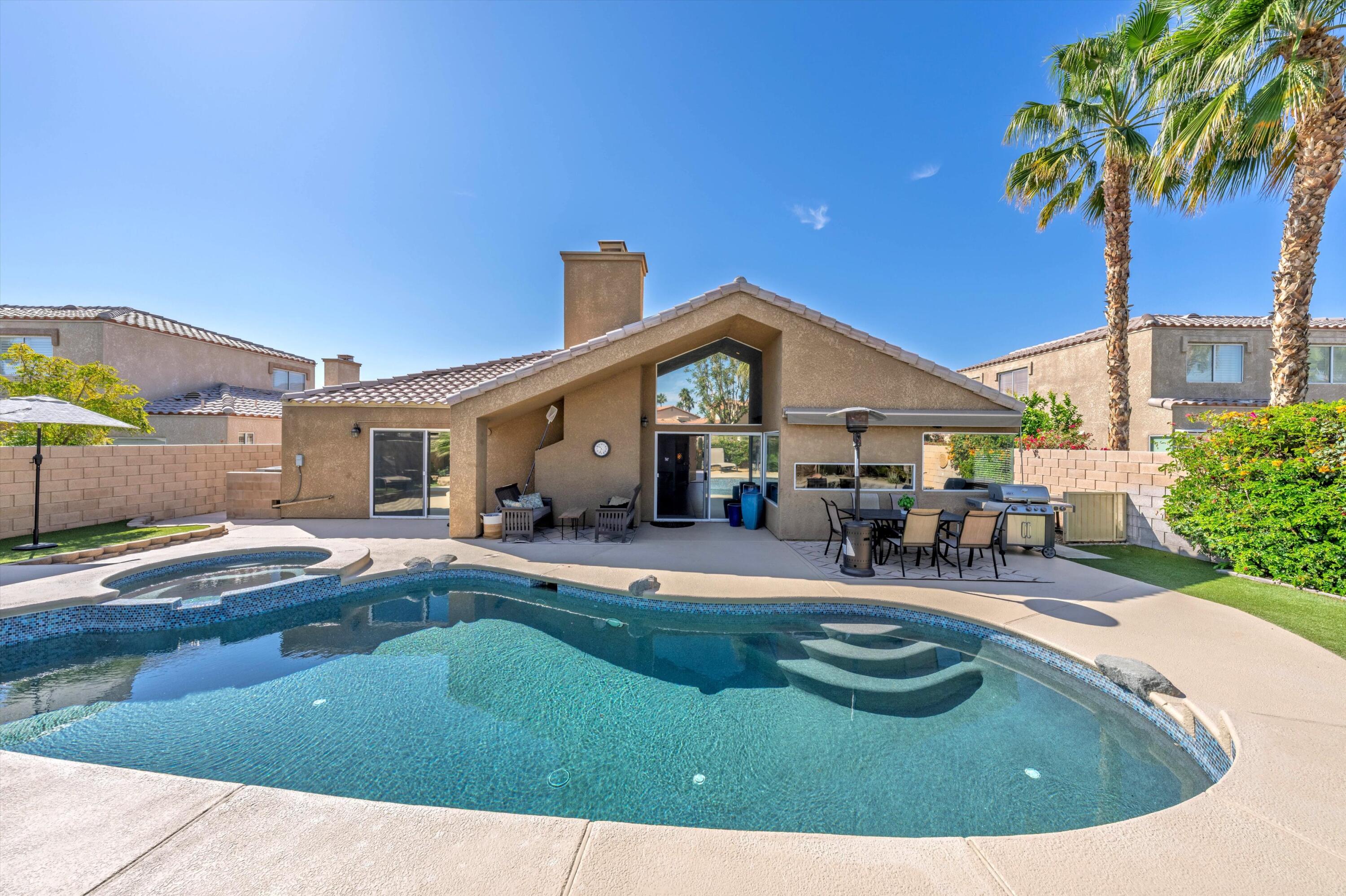 78330 Vía Sevilla La Quinta, CA 92253 - Photo 3 of 49 a view of a house with swimming pool and sitting area