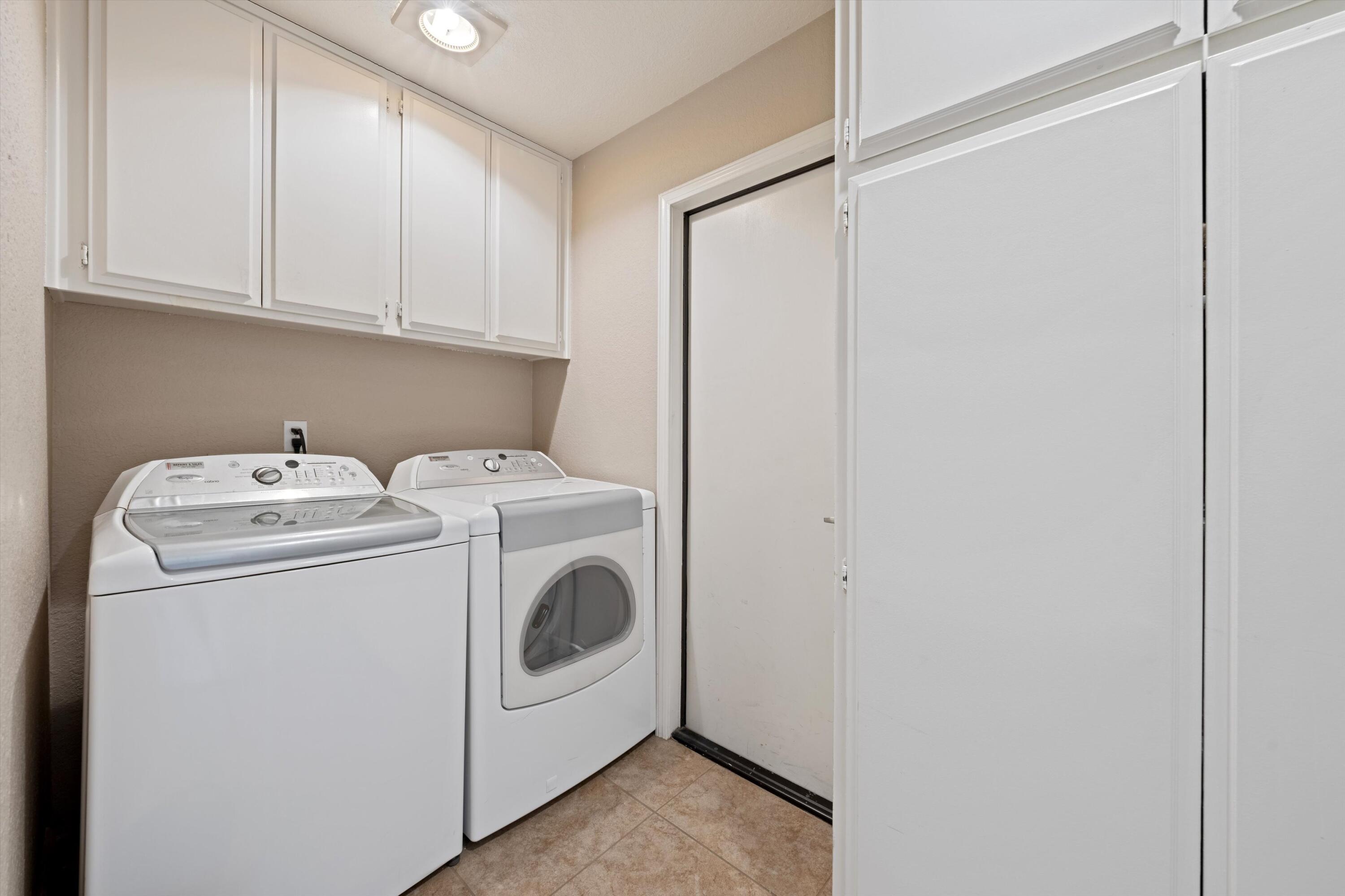78330 Vía Sevilla La Quinta, CA 92253 - Photo 49 of 49 a utility room with dryer and washer