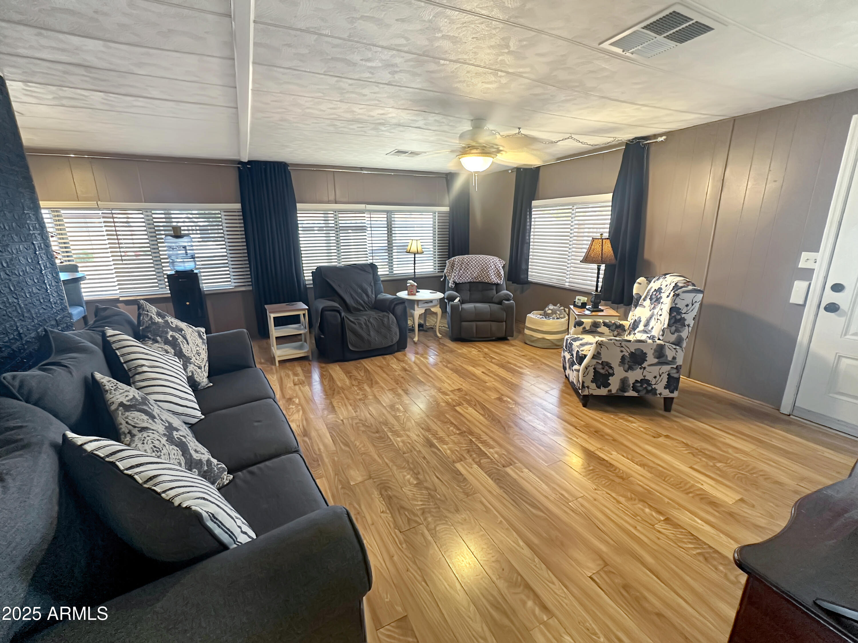 201 South Greenfield Road, Unit 18 Mesa, AZ 85206 - Photo 12 of 17 a living room with furniture