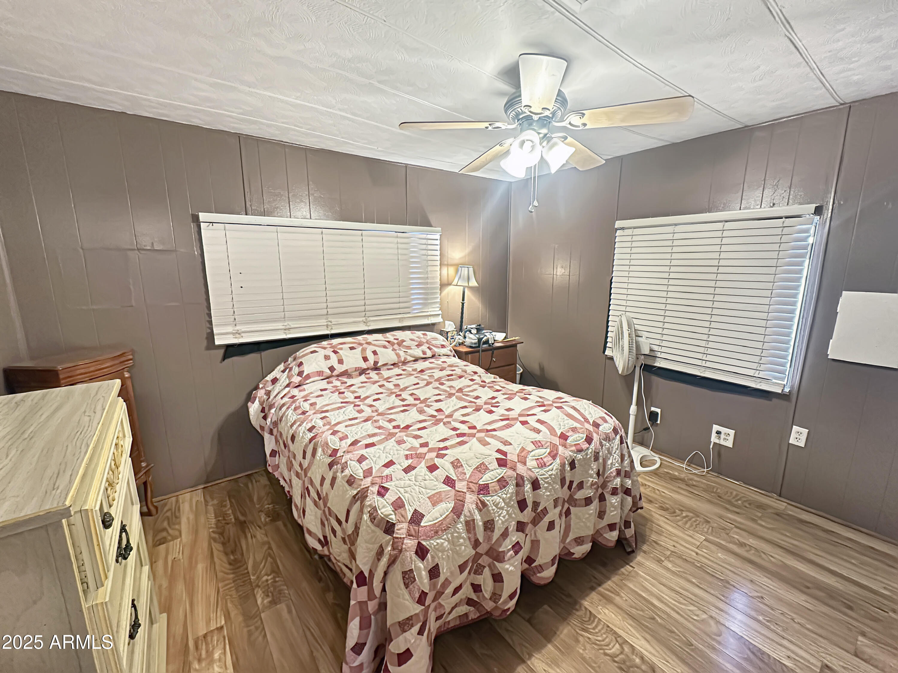 201 South Greenfield Road, Unit 18 Mesa, AZ 85206 - Photo 16 of 17 a bedroom with a bed and window