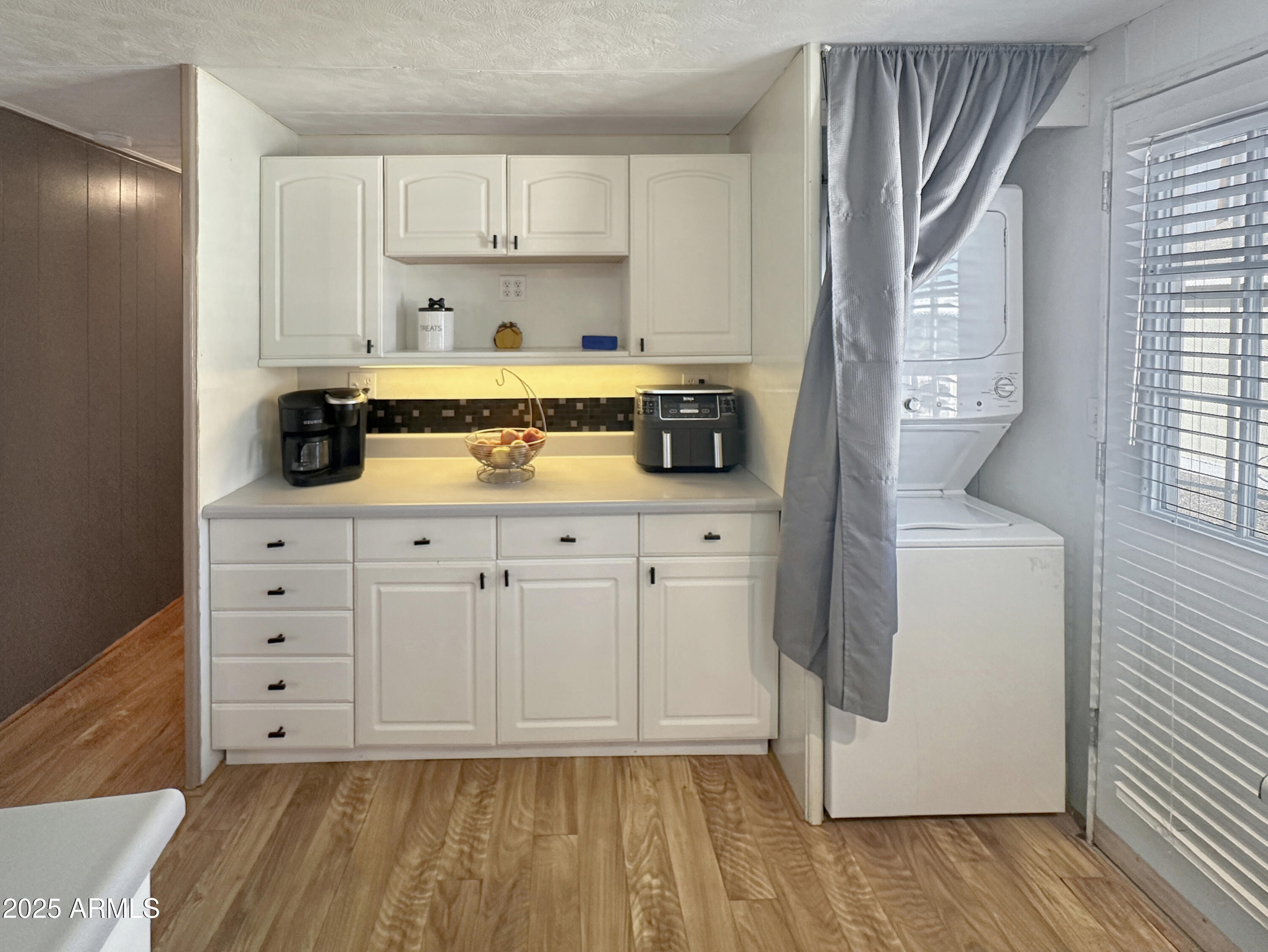 201 South Greenfield Road, Unit 18 Mesa, AZ 85206 - Photo 7 of 17 a kitchen with granite countertop white cabinets and white appliances