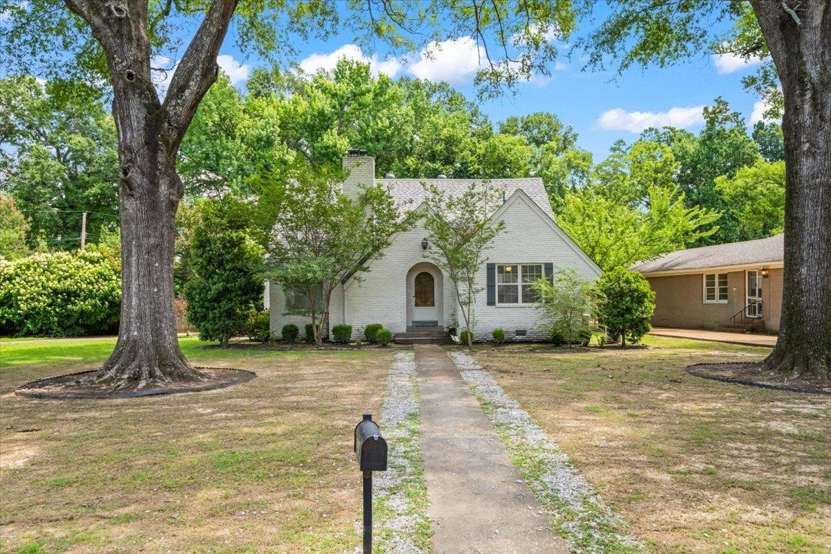 252 Barry Road Memphis, TN 38117 - Photo 1 of 39