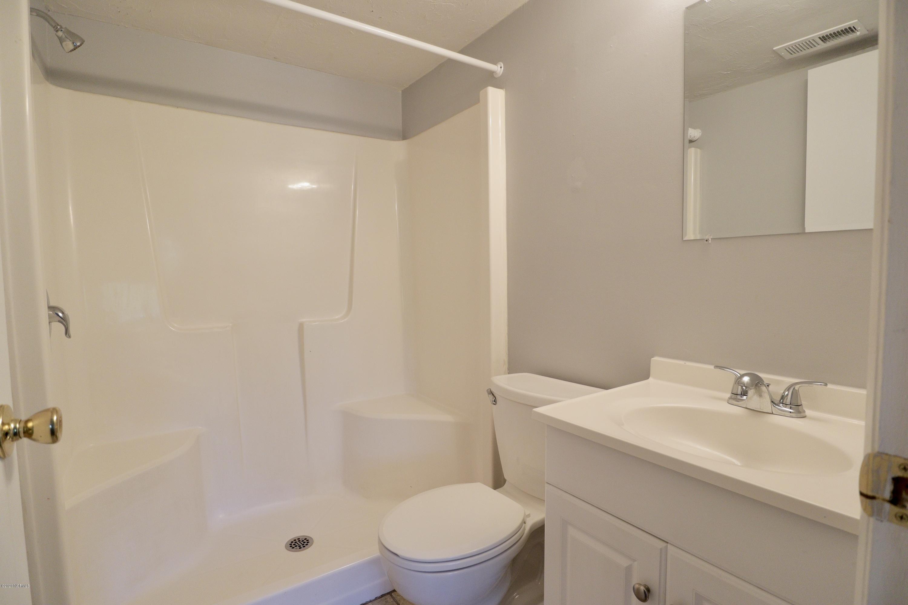 4435 Holly Tree Road Wilmington, NC 28412 - Photo 34 of 40 Master Bath