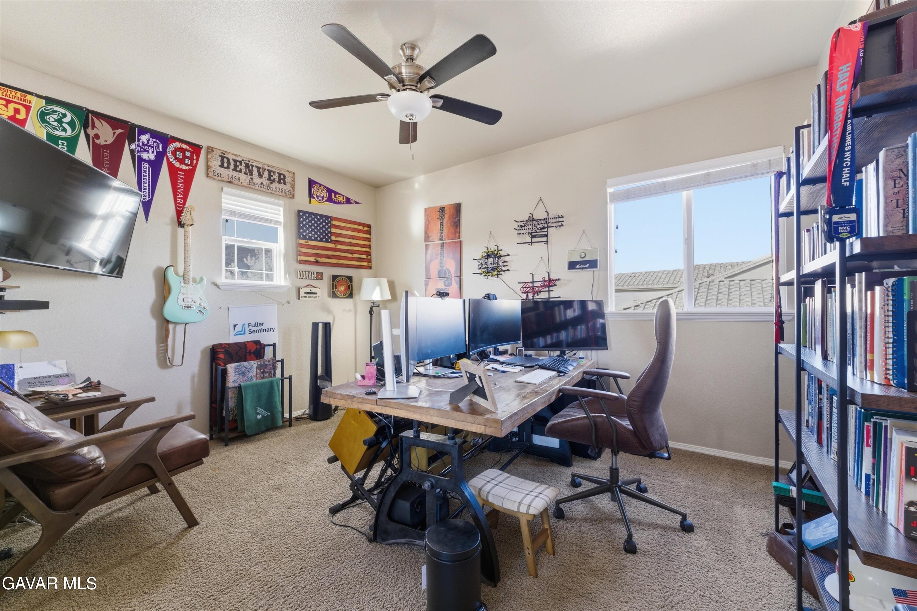 109 Oak Place Tehachapi, CA 93561 - Photo 23 of 25 a workspace with furniture