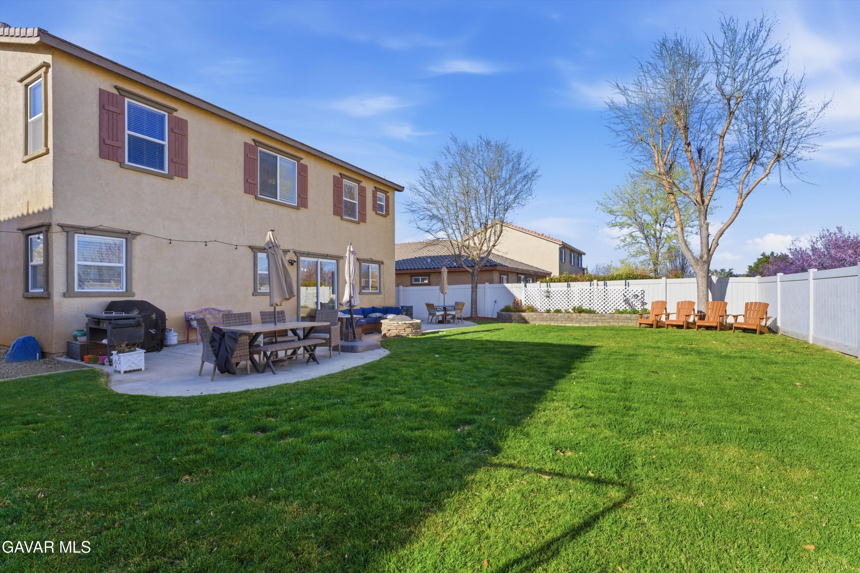 109 Oak Place Tehachapi, CA 93561 - Photo 5 of 25 a view of a house with a yard porch and sitting area