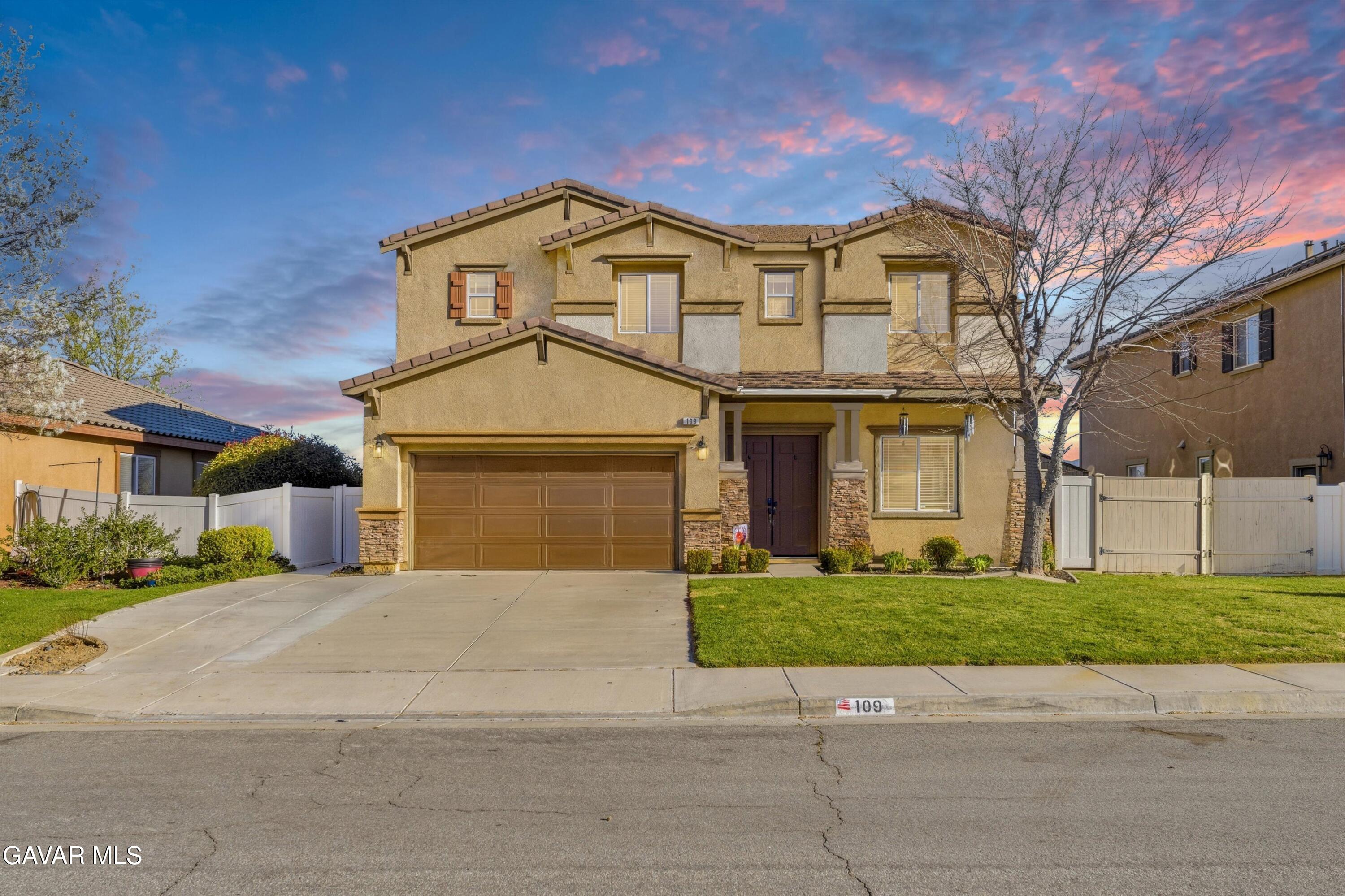 109 Oak Place Tehachapi, CA 93561 - Photo 6 of 25 a front view of a house with a yard and garage